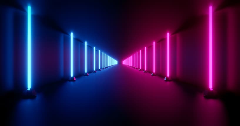 Tunnel mit blauem und pinkem Neonlicht